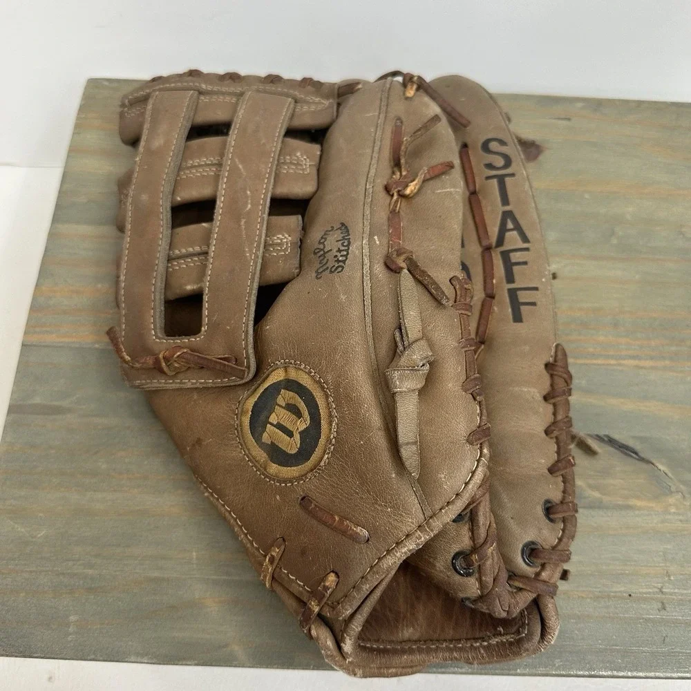 Wilson PRO STAFF Right Hand Throw Baseball Glove A2200 Centerfold JAPAN Adult Sz